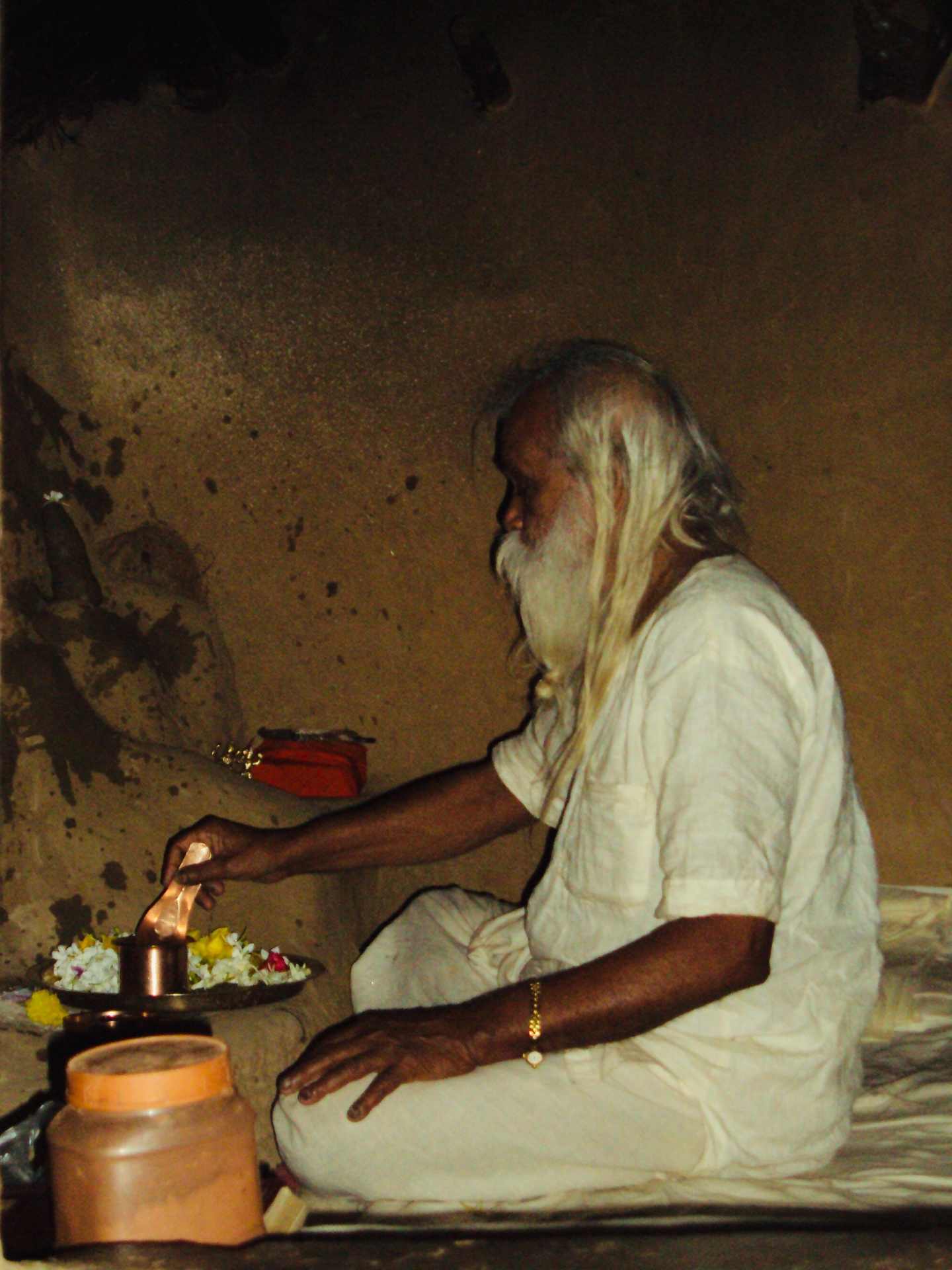 Morning Aarti at the Ashram